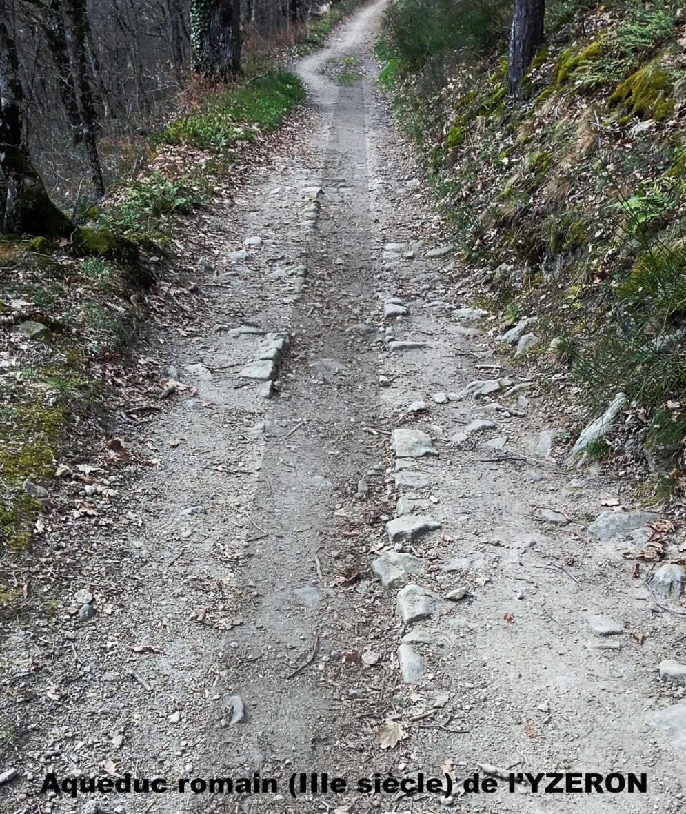 Gites Des Esselards Yzeron Exterior foto